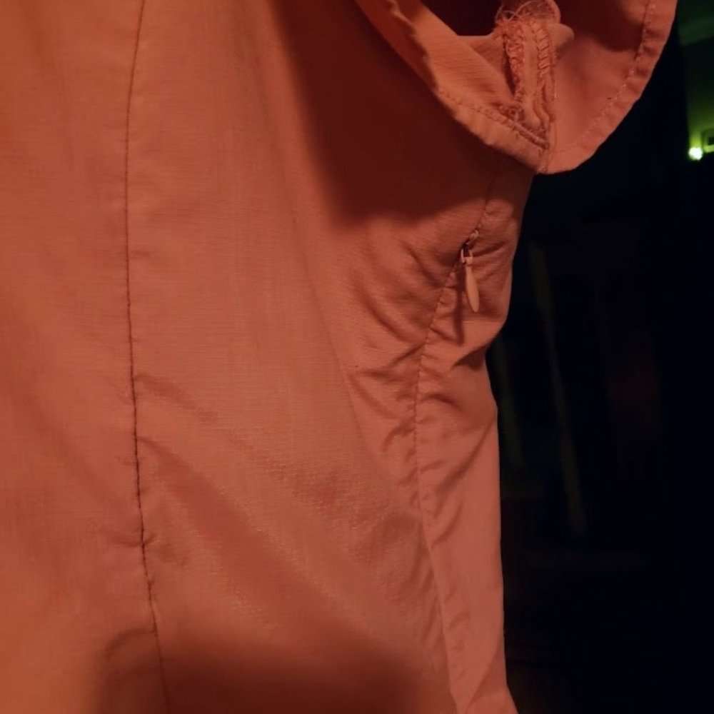 REI vented hiking / active wear 1X shirt with zippered hidden pockets - Picture 4 of 4